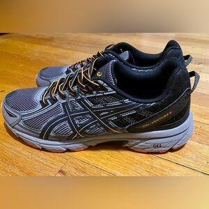 ASICS Gel-Venture 6 in Gray and Black with Orange Highlights
